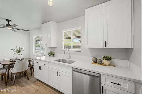 Kitchen - 3227 W Montecito Ave, Phoenix, AZ 85017 photo 3 of 3