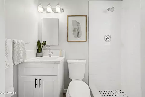 Bath - 3227 W Montecito Ave, Phoenix, AZ 85017 photo 1 of 3