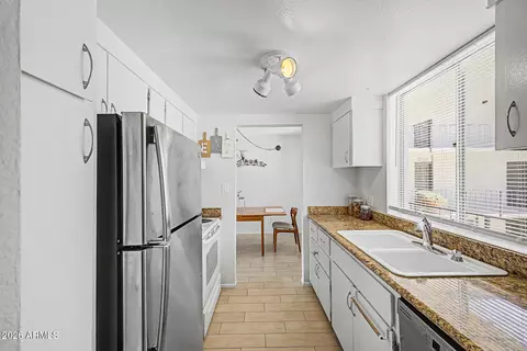 Kitchen - 4727 E Lafayette Blvd #208, Phoenix, AZ 85018 photo 2 of 4