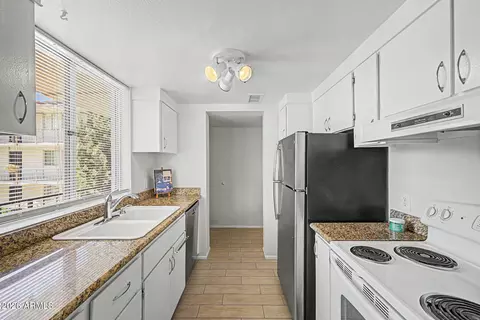Kitchen - 4727 E Lafayette Blvd #208, Phoenix, AZ 85018 photo 1 of 4