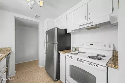 Kitchen - 4727 E Lafayette Blvd #208, Phoenix, AZ 85018 photo 4 of 4