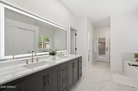 Bath - 732 S Paustian Cir, Apache Junction, AZ 85120 photo 2 of 6