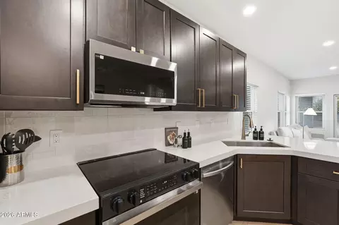 Kitchen - 732 S Paustian Cir, Apache Junction, AZ 85120 photo 2 of 3