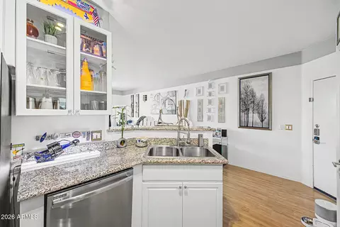 Kitchen - 1701 E Colter St #343, Phoenix, AZ 85016 photo 3 of 4