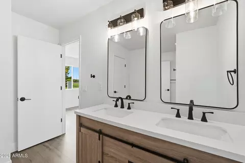 Bath - 4039 E Catalina Cir, Mesa, AZ 85206 photo 2 of 4