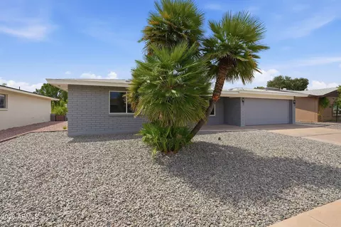 Exterior - 4039 E Catalina Cir, Mesa, AZ 85206 photo 2 of 9