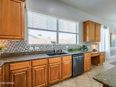 Kitchen - 4043 E Patrick Ct, Gilbert, AZ 85295 photo 4 of 4