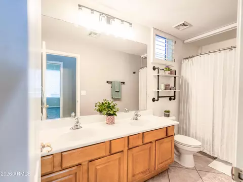 Bath - 4043 E Patrick Ct, Gilbert, AZ 85295 photo 3 of 4