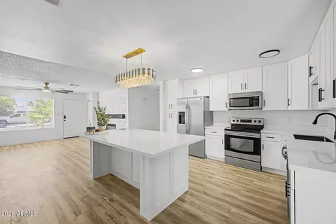 7202 W Shangri La Rd, Peoria, AZ 85345