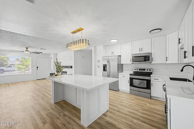 7202 W Shangri La Rd, Peoria, AZ 85345
