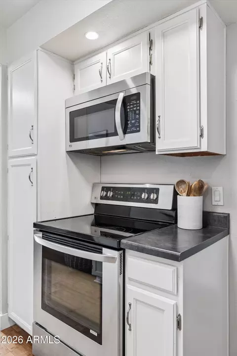 Kitchen - 3102 E Clarendon Ave #206, Phoenix, AZ 85016 photo 2 of 2