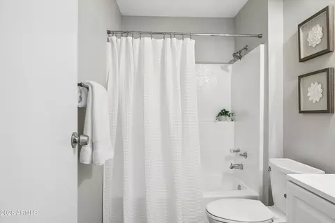 Bath - 3102 E Clarendon Ave #206, Phoenix, AZ 85016 photo 3 of 5
