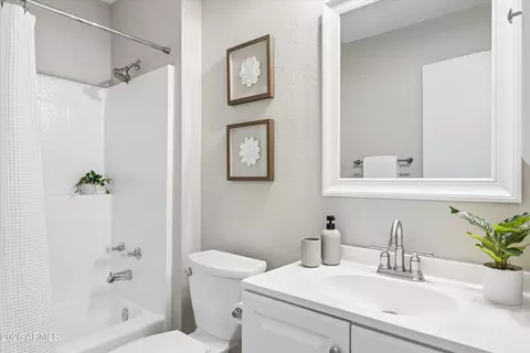 Bath - 3102 E Clarendon Ave #206, Phoenix, AZ 85016 photo 5 of 5