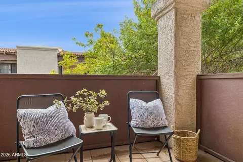 Exterior - 3102 E Clarendon Ave #206, Phoenix, AZ 85016 photo 1 of 4