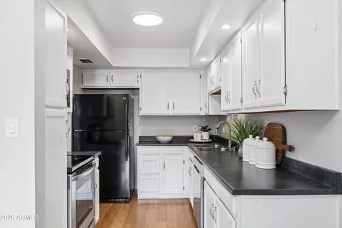 Kitchen - 3102 E Clarendon Ave #206, Phoenix, AZ 85016 photo 1 of 2