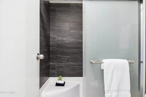 Bath - 3102 E Clarendon Ave #206, Phoenix, AZ 85016 photo 2 of 5