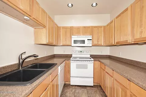 Kitchen - 1505 E Sahuaro Dr #3, Phoenix, AZ 85020 photo 4 of 4