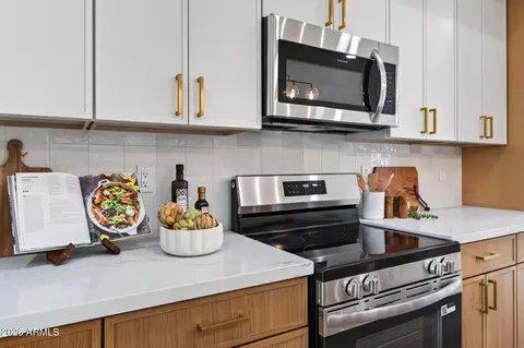 Kitchen - 3907 E Coconino St, Phoenix, AZ 85044 photo 4 of 5