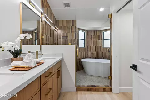 Bath - 3907 E Coconino St, Phoenix, AZ 85044 photo 4 of 5