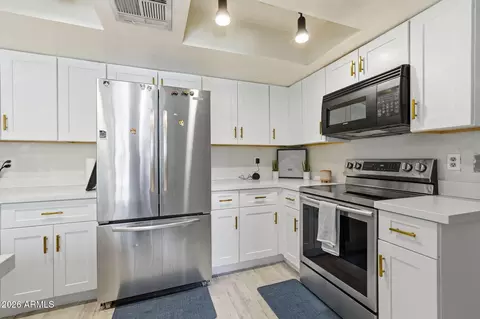 Kitchen - 4205 E Ludlow Dr, Phoenix, AZ 85032 photo 4 of 6