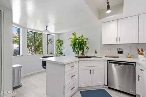 Kitchen - 4205 E Ludlow Dr, Phoenix, AZ 85032 photo 2 of 6
