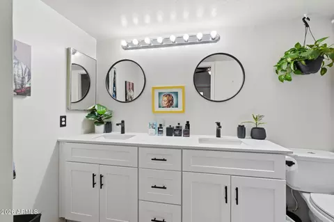 Bath - 4205 E Ludlow Dr, Phoenix, AZ 85032 photo 3 of 3