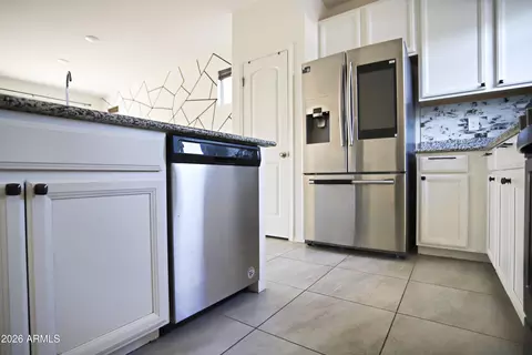 Kitchen - 36 E Constitution Dr, Gilbert, AZ 85296 photo 3 of 5