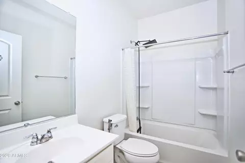 Bath - 36 E Constitution Dr, Gilbert, AZ 85296 photo 1 of 5