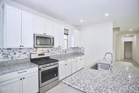 Kitchen - 36 E Constitution Dr, Gilbert, AZ 85296 photo 4 of 5