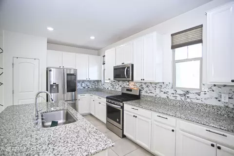 Kitchen - 36 E Constitution Dr, Gilbert, AZ 85296 photo 1 of 5