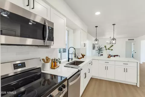 Kitchen - 7822 E Lindner Ave, Mesa, AZ 85209 photo 5 of 5