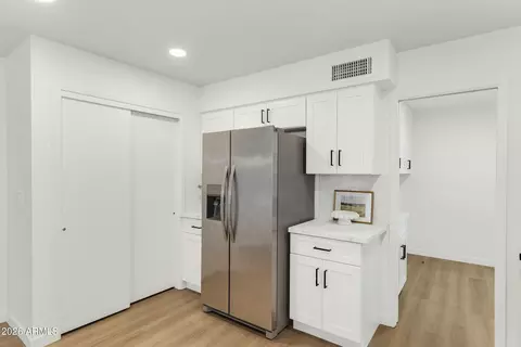 Kitchen - 7822 E Lindner Ave, Mesa, AZ 85209 photo 3 of 5