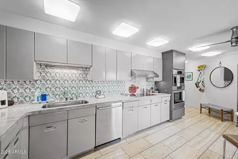 Kitchen - 2201 N Central Ave #2F, Phoenix, AZ 85004 photo 3 of 4