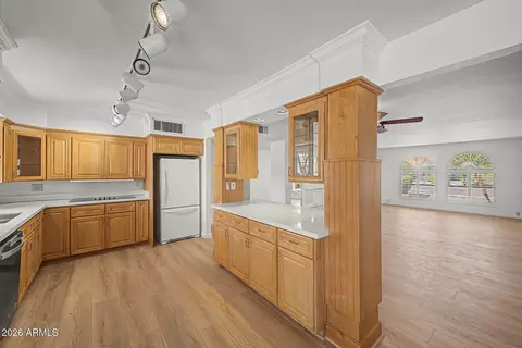 Kitchen - 1407 E Gemini Dr, Tempe, AZ 85283 photo 4 of 4