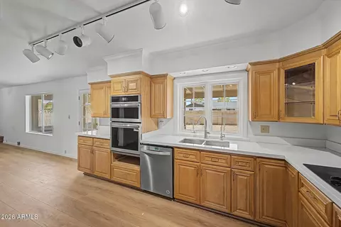 Kitchen - 1407 E Gemini Dr, Tempe, AZ 85283 photo 3 of 4