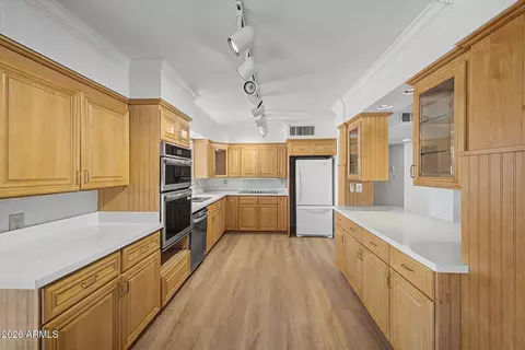 Kitchen - 1407 E Gemini Dr, Tempe, AZ 85283 photo 2 of 4