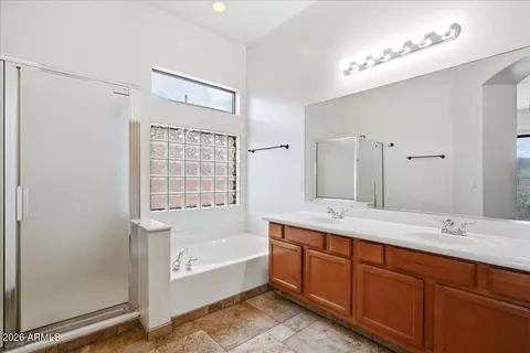 Bath - 4307 E Williams Dr, Phoenix, AZ 85050 photo 1 of 4