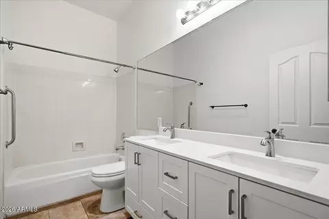 Bath - 4307 E Williams Dr, Phoenix, AZ 85050 photo 4 of 4