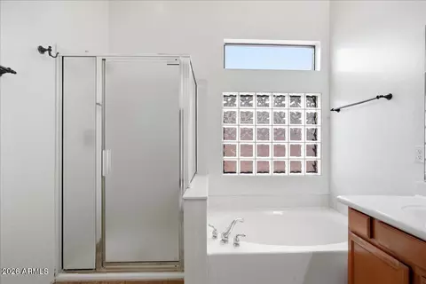 Bath - 4307 E Williams Dr, Phoenix, AZ 85050 photo 2 of 4