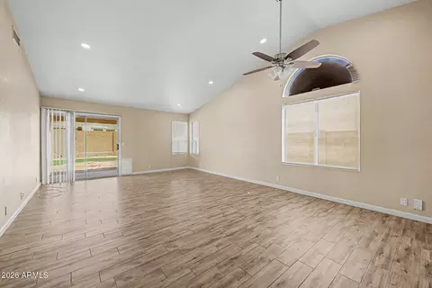 Living - 8564 W Ocotillo Rd, Glendale, AZ 85305 photo 2 of 4