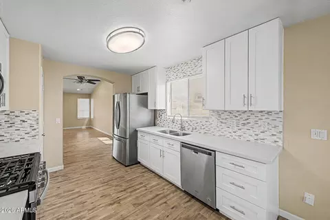 Kitchen - 8564 W Ocotillo Rd, Glendale, AZ 85305 photo 2 of 3
