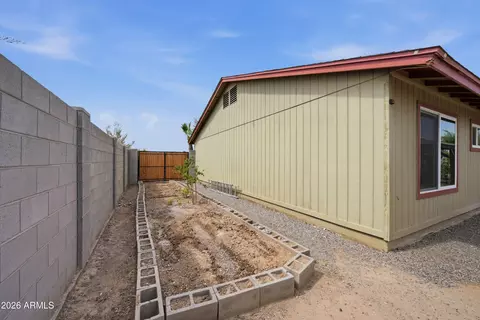Exterior - 4108 E Sunland Ave, Phoenix, AZ 85040 photo 7 of 8