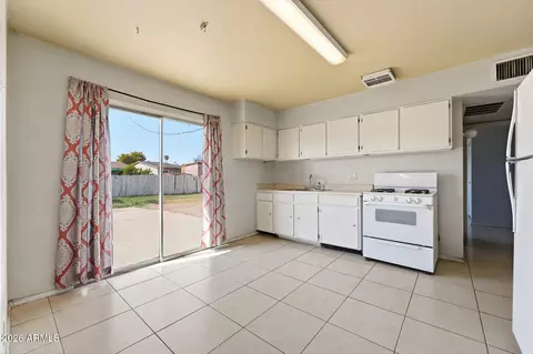 Kitchen - 7714 W Mitchell Dr, Phoenix, AZ 85033 photo 1 of 2