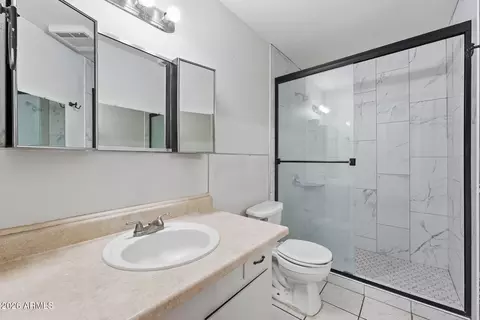Bath - 7714 W Mitchell Dr, Phoenix, AZ 85033 photo 1 of 1