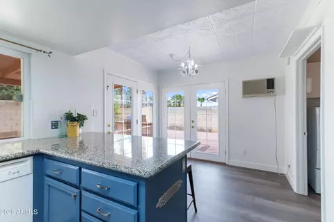 Kitchen - 2338 E Yucca St, Phoenix, AZ 85028 photo 4 of 5
