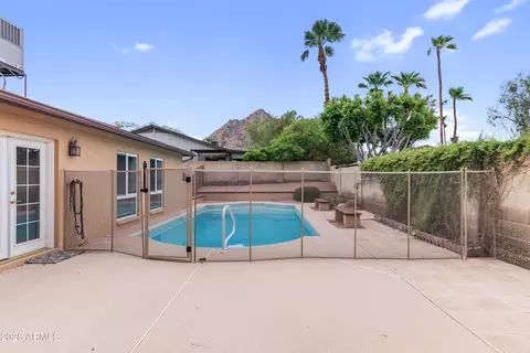 Exterior - 2338 E Yucca St, Phoenix, AZ 85028 photo 5 of 11