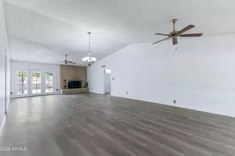 Living - 2338 E Yucca St, Phoenix, AZ 85028 photo 5 of 11