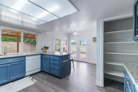 Kitchen - 2338 E Yucca St, Phoenix, AZ 85028 photo 1 of 5