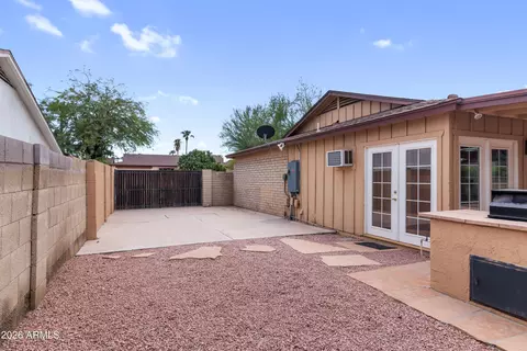 Exterior - 2338 E Yucca St, Phoenix, AZ 85028 photo 4 of 11