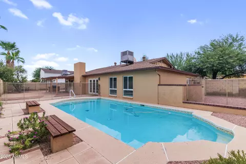 Exterior - 2338 E Yucca St, Phoenix, AZ 85028 photo 9 of 11